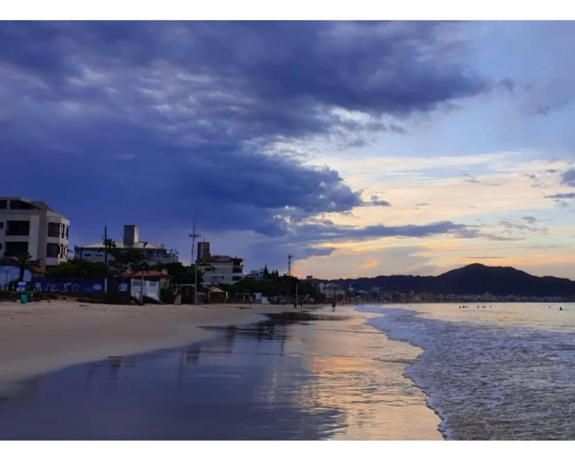 Apartamento 108 - De Frente Para O Mar Dos Ingleses - Pe Na Areia - 4 Pessoas Florianopolis